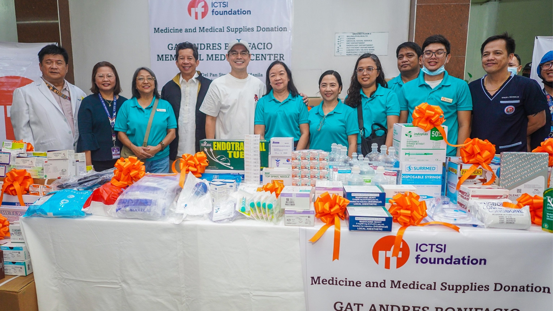 Manila Mayor Francisco “Isko Moreno” Domagoso (fifth from left) joins Filipina Laurena (6th from left), IF executive director in the turn-over of medicines and medical supplies to Gat Andres Bonifacio Medical Center (GABMC) in Tondo, Manila.