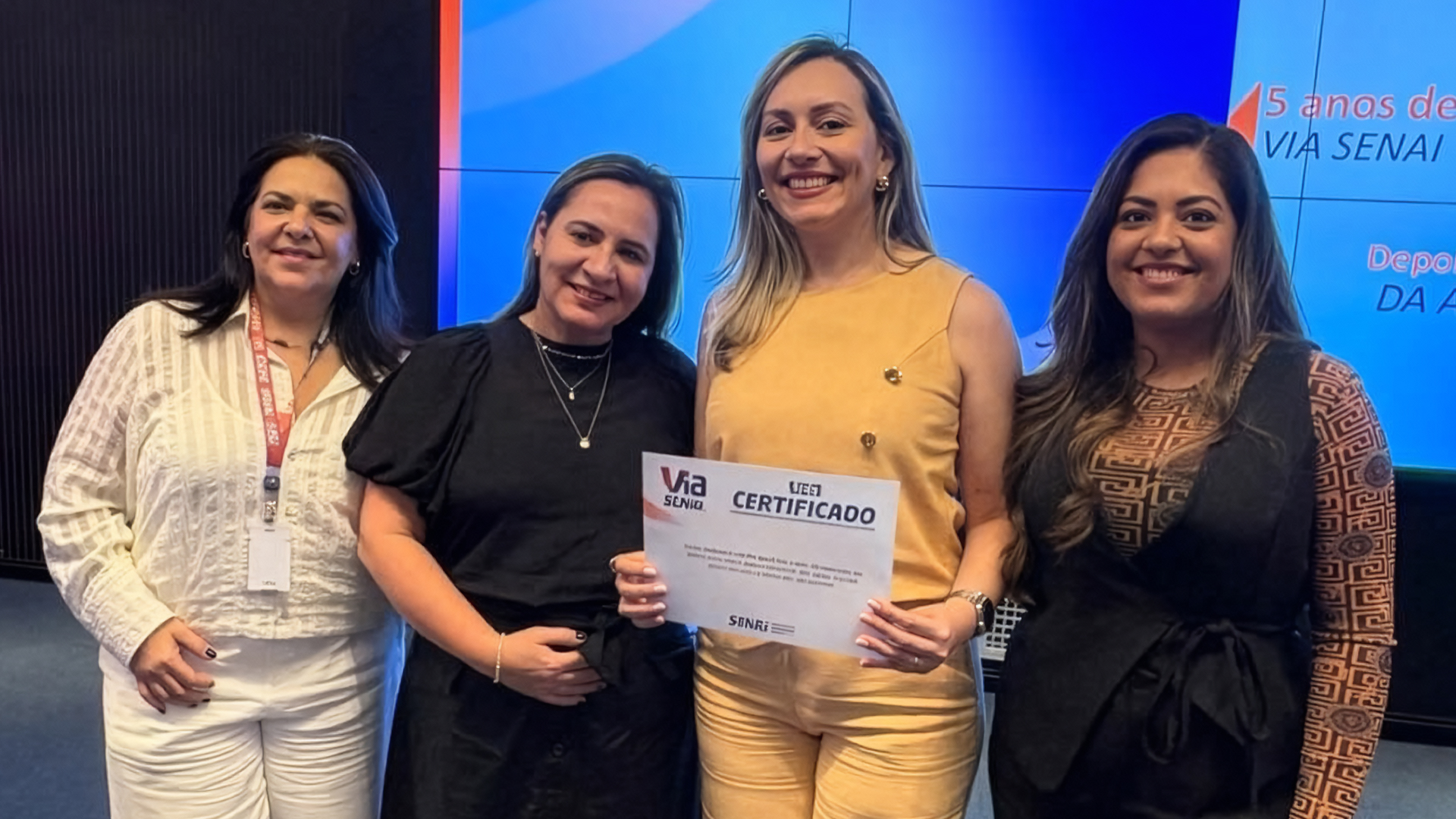 Tecon Suape’s Amanda Dantas (third from left), people development supervisor, and Jéssica Pessoa (far right), recruitment & selection analyst, with SENAI-PE representatives.