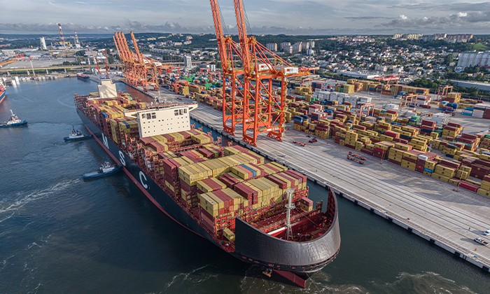 Baltic Container Terminal services largest vessel to call Port of Gdynia_thumb