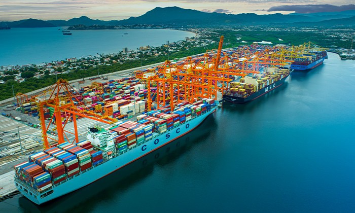 Contecon Manzanillo opens the port to ultra large container ships_thumb